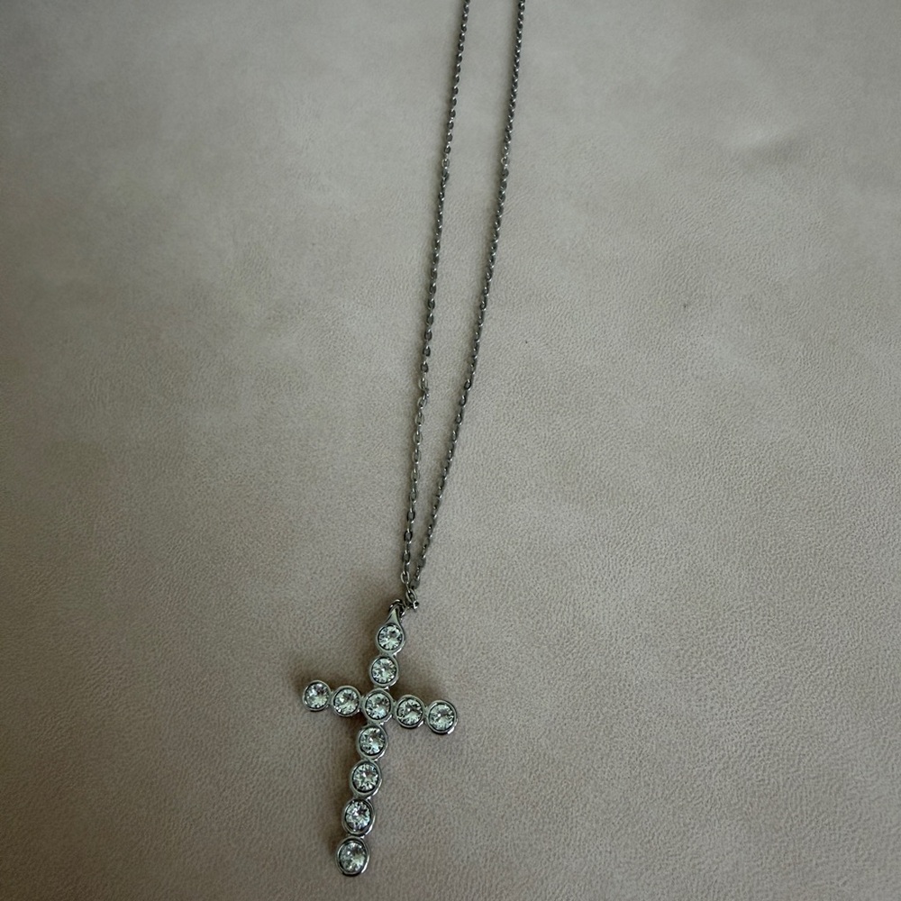 Elegant Silver Cross Pendant Necklace